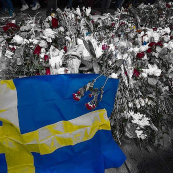 Darrell Simms “Darkness” introspects todays&nbsp;world