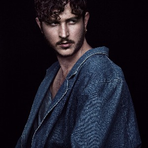 Oscar & The Wolf -“Runaway”