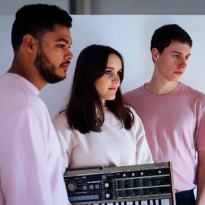 Vaarwell shares stunning visuals for “Stay”