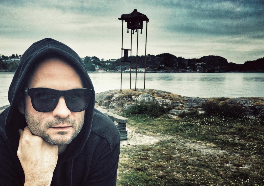 William Hut – “UP” [Lyric&nbsp;Video]