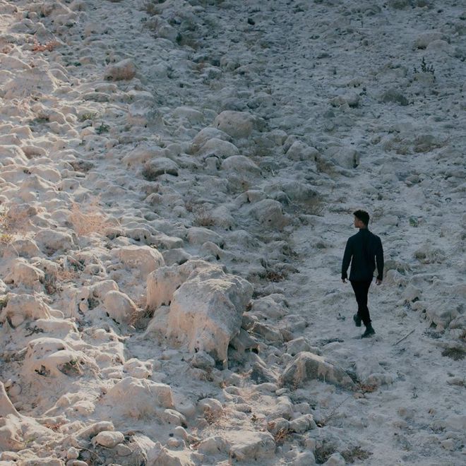 Kyan shares acoustic version of “Lonely River” [Live Video]