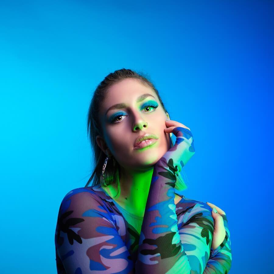 Watch GLNNA perform the acoustic version of “Reasons” [Video]