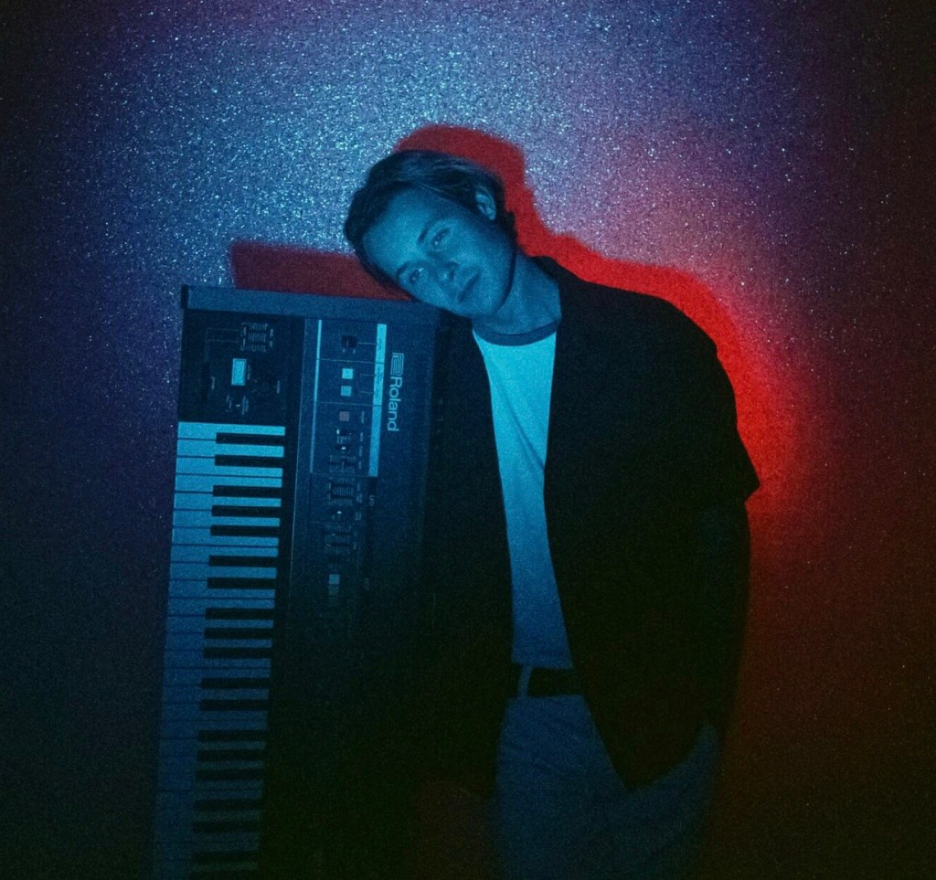 KESMAR reveals Up To You EP and the video for “Crushing”