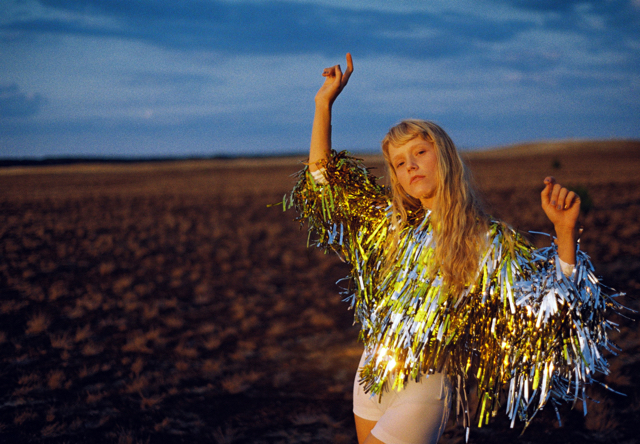 Watch Alice Phoebe Lou’s “Galaxies”[Video]