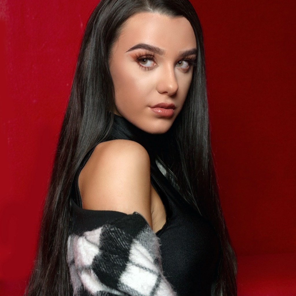 Chanel Lóran shares new song “Pretend”