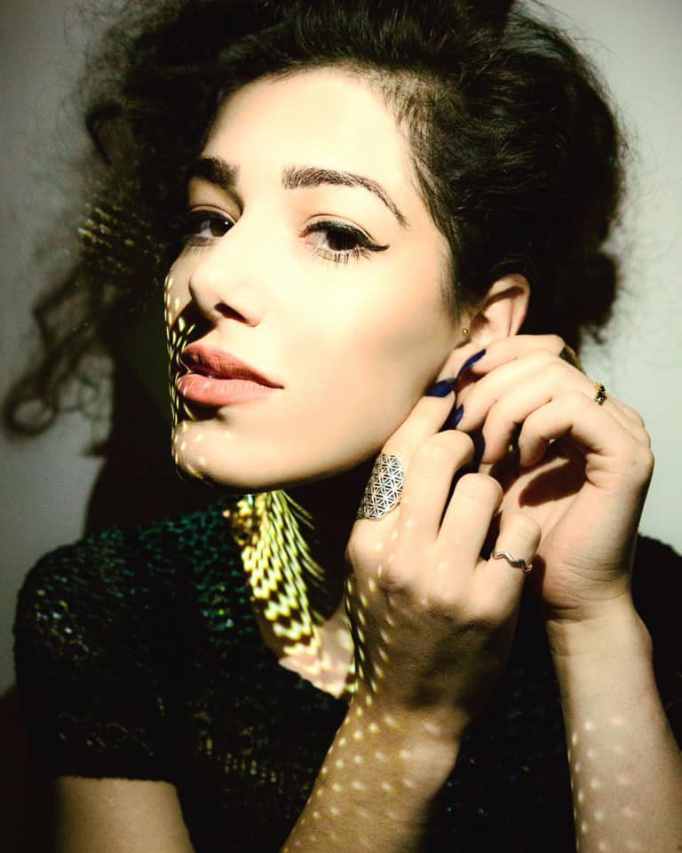 Naomi Banks goes heartfelt in new song “Hearts”