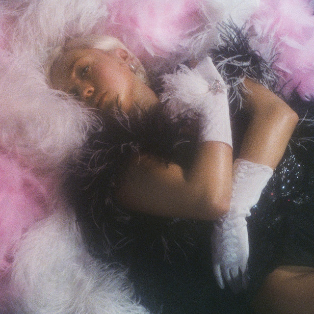 Linae reveals new single and video; here is the song “Right&nbsp;There”