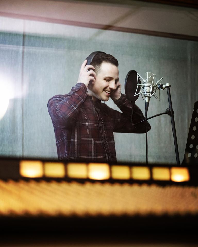 Listen to “Running”, the debut single by Mike Beech [Video]