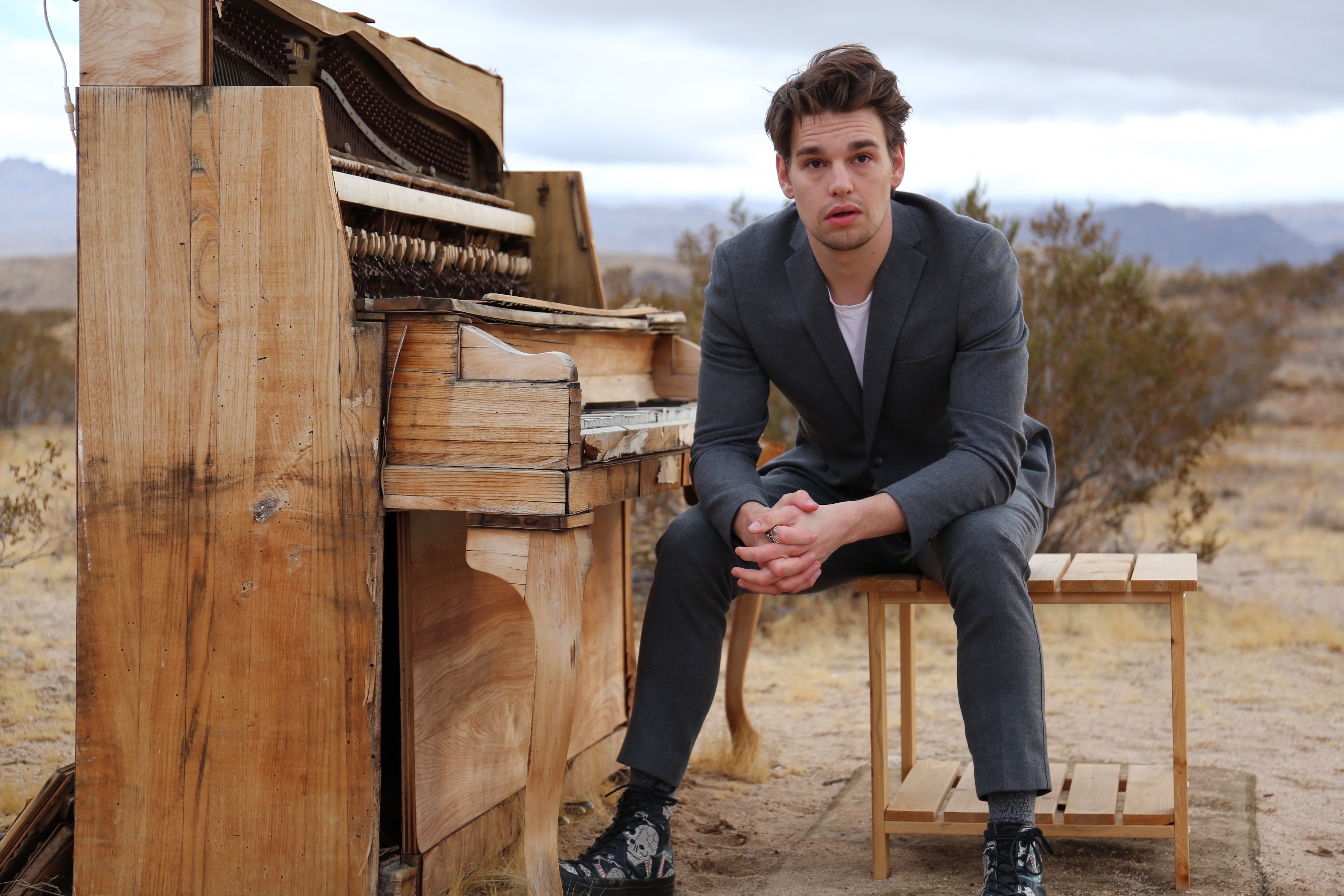 Julius Wilder debuts with “Loverbird”