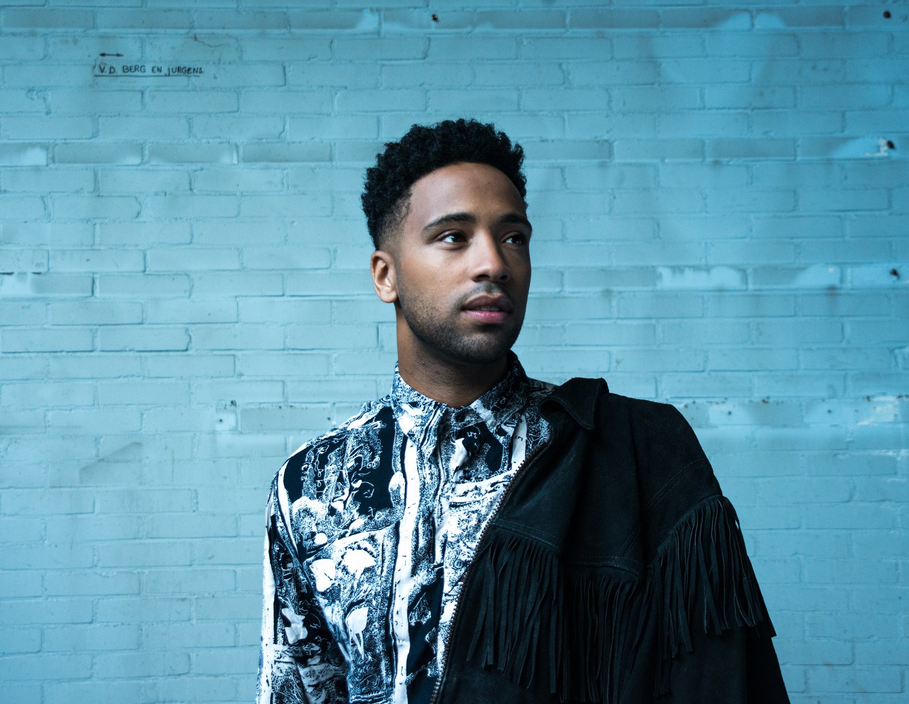 Sing with Cimo Fränkel as he shares “World Is Waking Up”