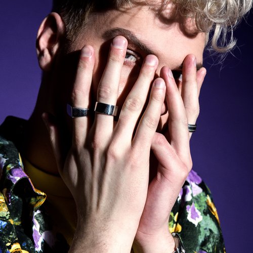 Ahead of his upcoming EP, Discrete shares “Feed Me With Love” featuring Charla K