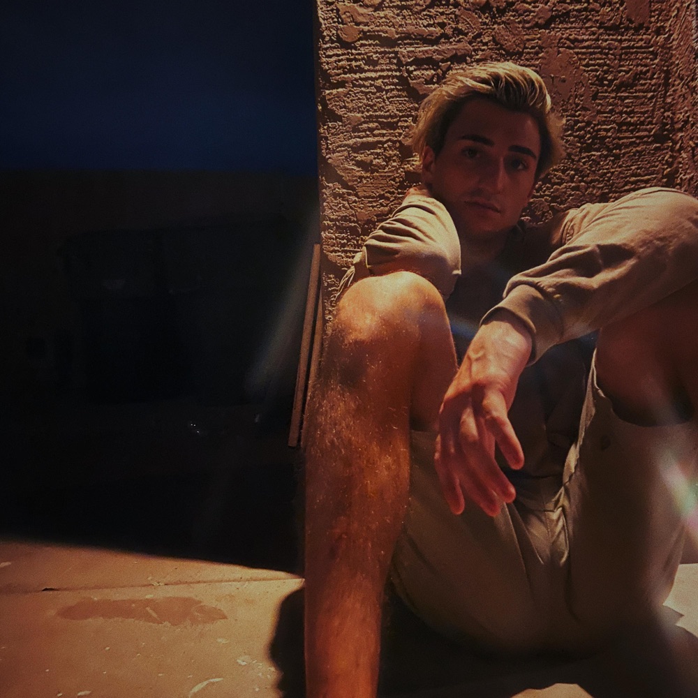 Introducing Benjamin Reynolds: listen to “Leave The Lights&nbsp;On”