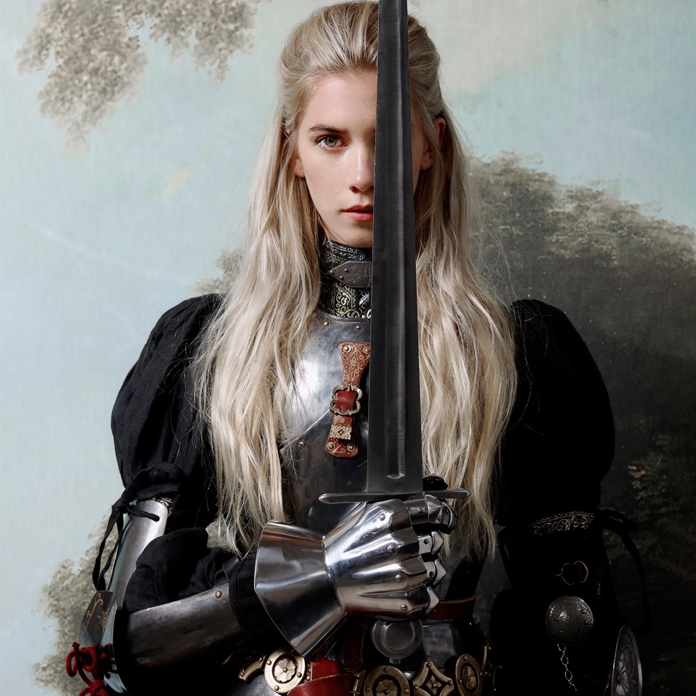 Woodes reveals “Queen Of The Night” ahead of her debut&nbsp;album