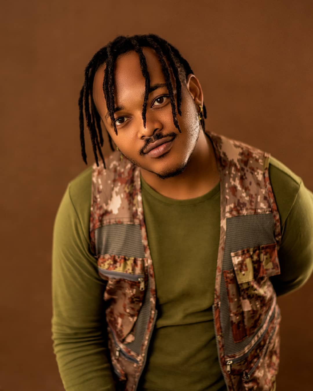 Dez presents “No Love” visuals