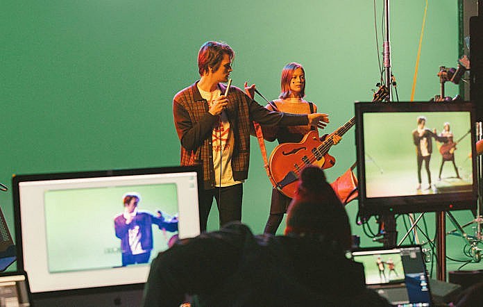 Listen to I DONT KNOW HOW BUT THEY FOUND ME’s new single “Razzmatazz”