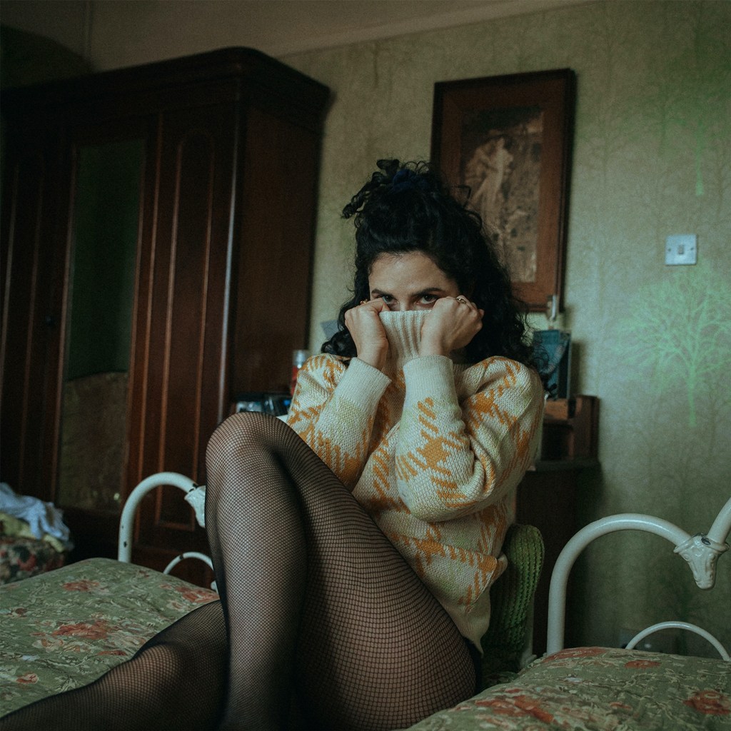 Enter the world of Sipprell through her new EP, Bad&nbsp;History