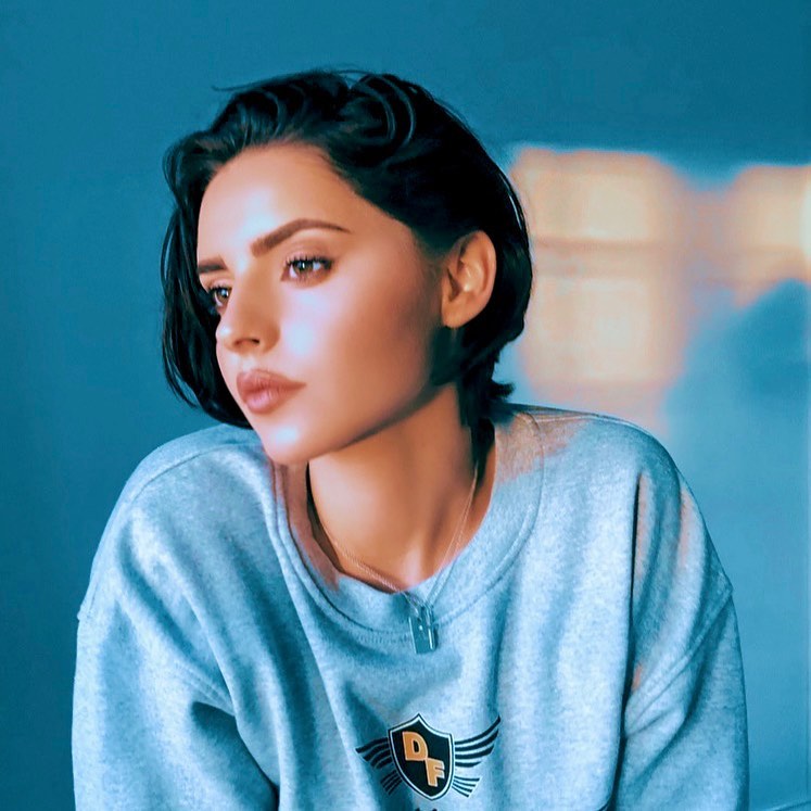 Sarah Proctor shares acoustic version of “The&nbsp;Breaks”