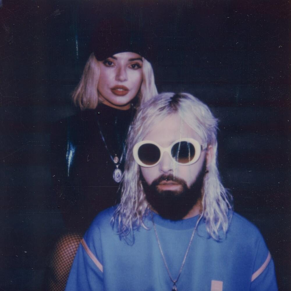 Watch video for “The Bright Lights” by indie-pop duo Flora Cash