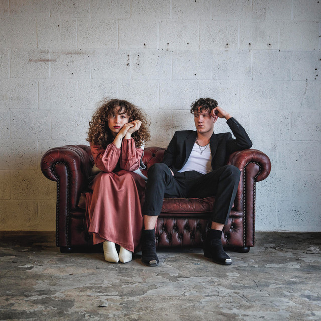 Micah & Julia reveal new single and video; here is “I&nbsp;Know”