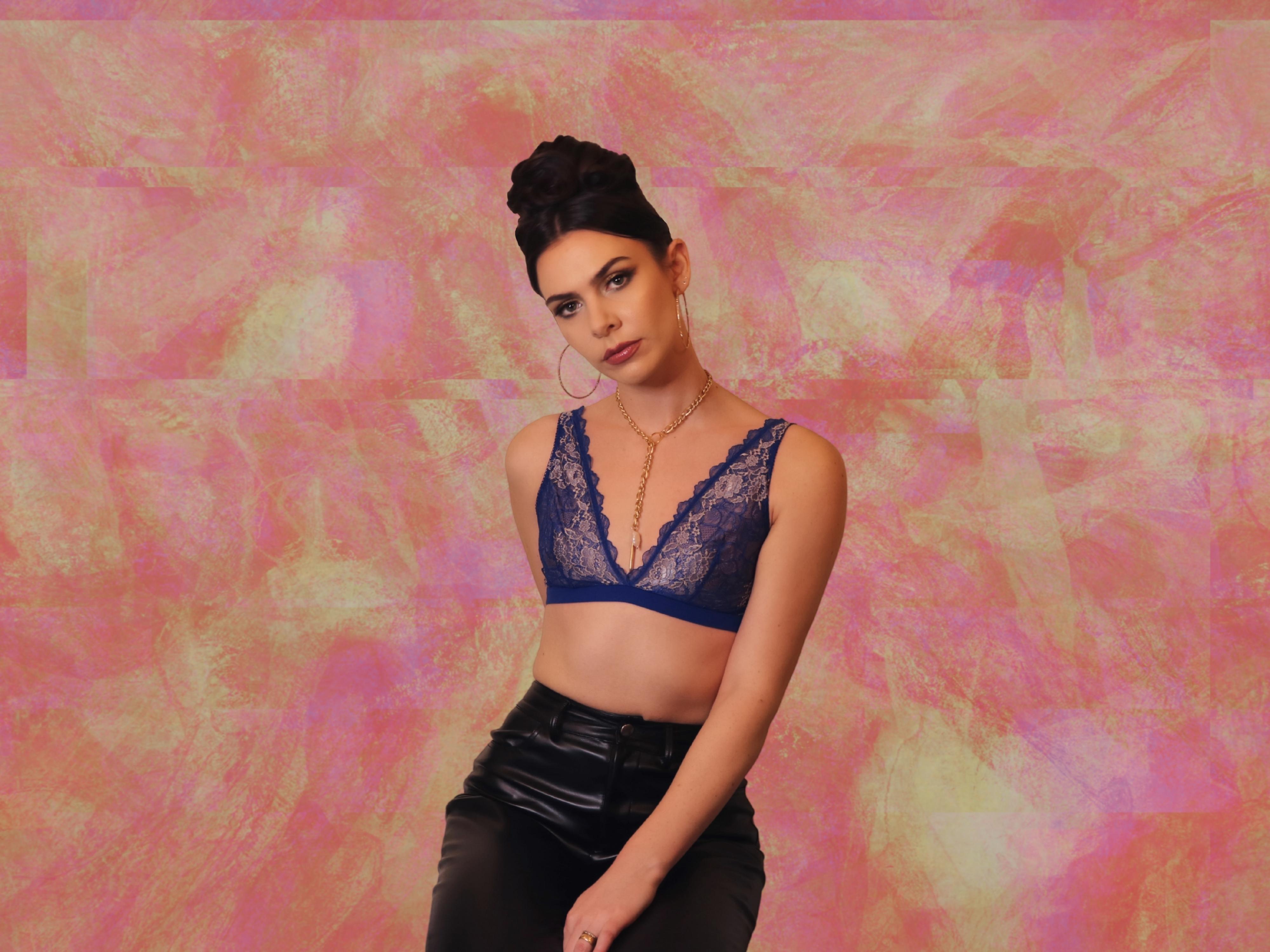 Estella Dawn is back with “Easy To Fall”