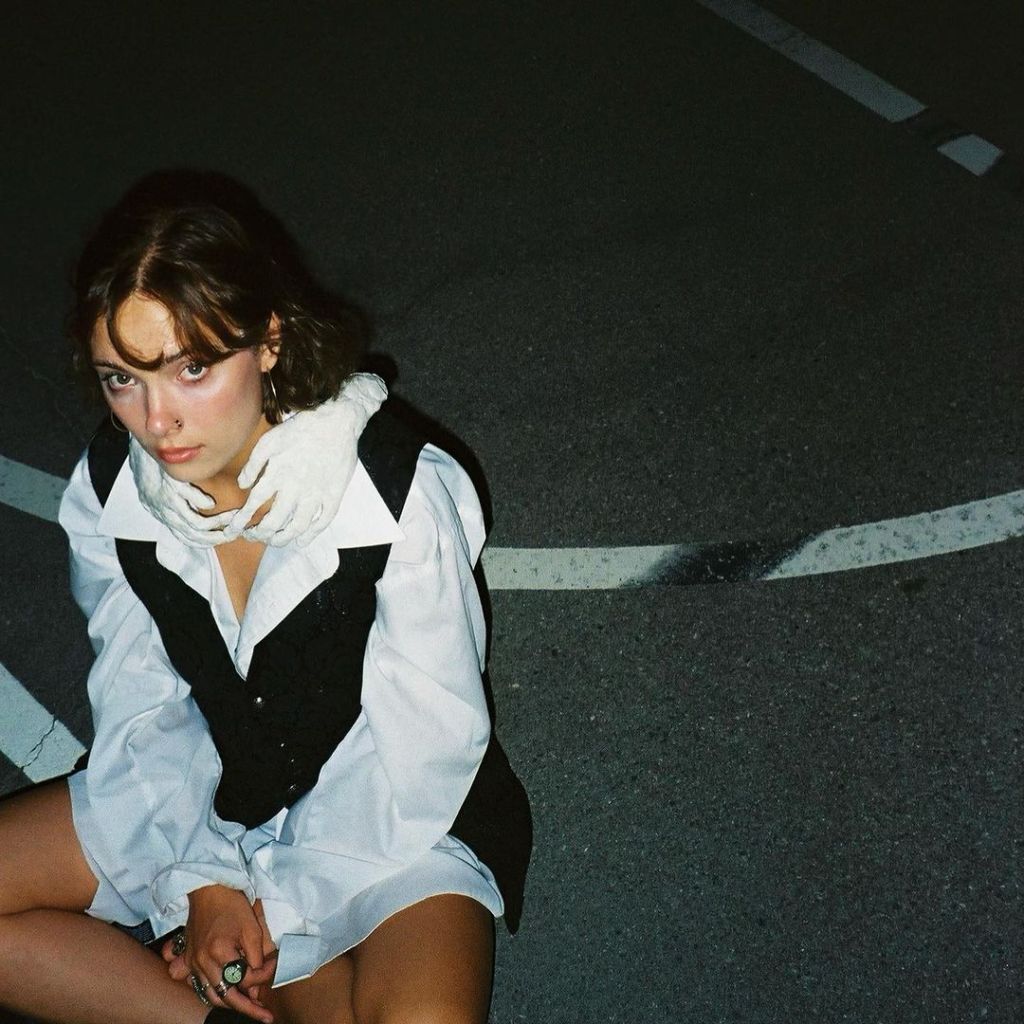 Abby Sage reveals “Pool Party”&nbsp;visual