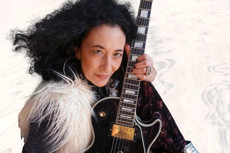 Eljuri shares new song & video, “Espejo”