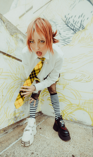 tiLLie reveals “reaLitie biTes” single &&nbsp;video