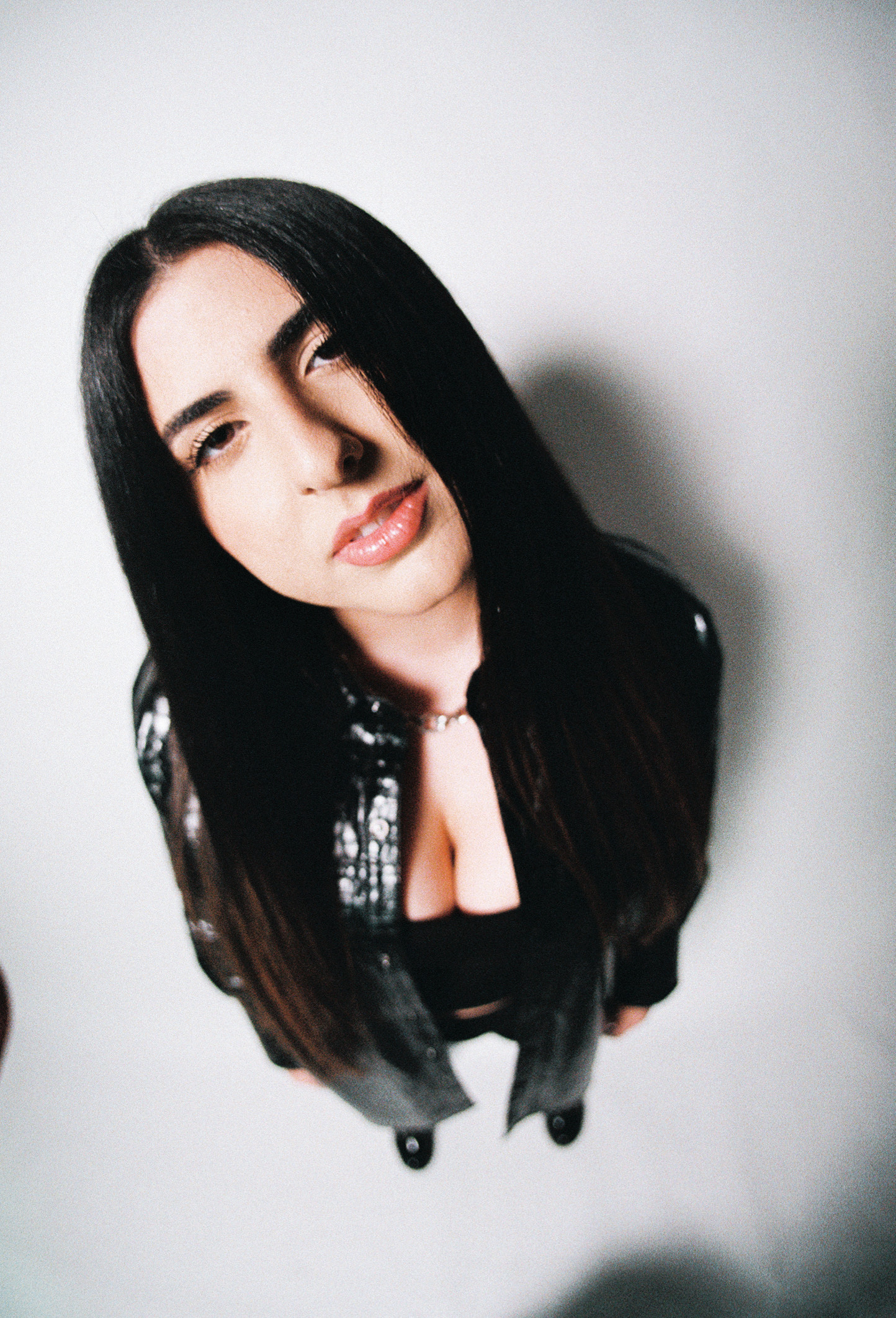 Yarin Glam reveals “Side Effects” on new track
