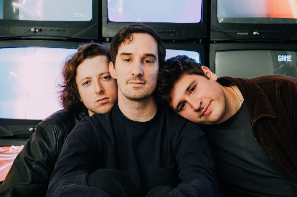 Rock music trio Gooseberry return with “Panic!”