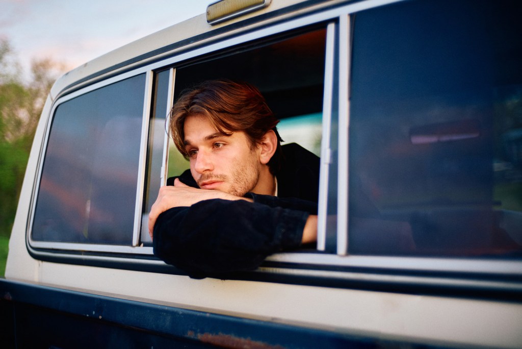 Jonah Kagen shares “The Roads” alongside a lovely music&nbsp;video