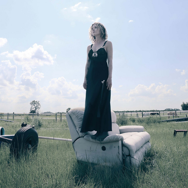 “Internet” by Kayls is a really moving ballad; watch music video