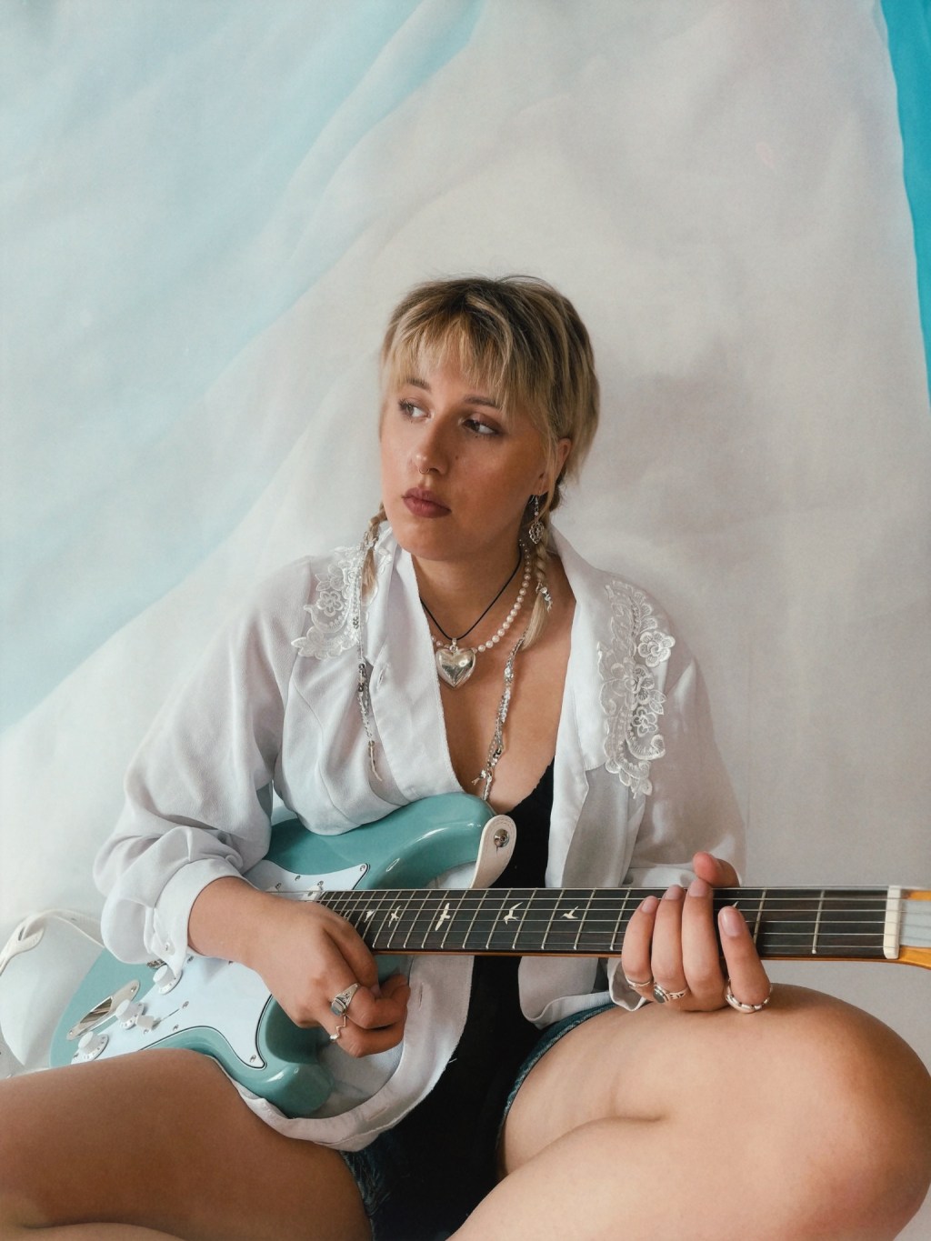 Pop newcomer youcallmecarla delivers “mental”