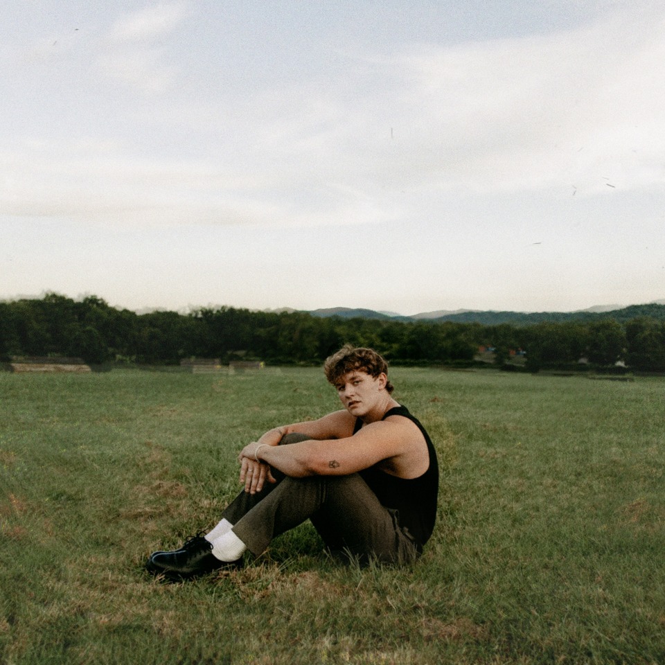 Caleb Hearn shares new single: watch the “Klonopin” video now