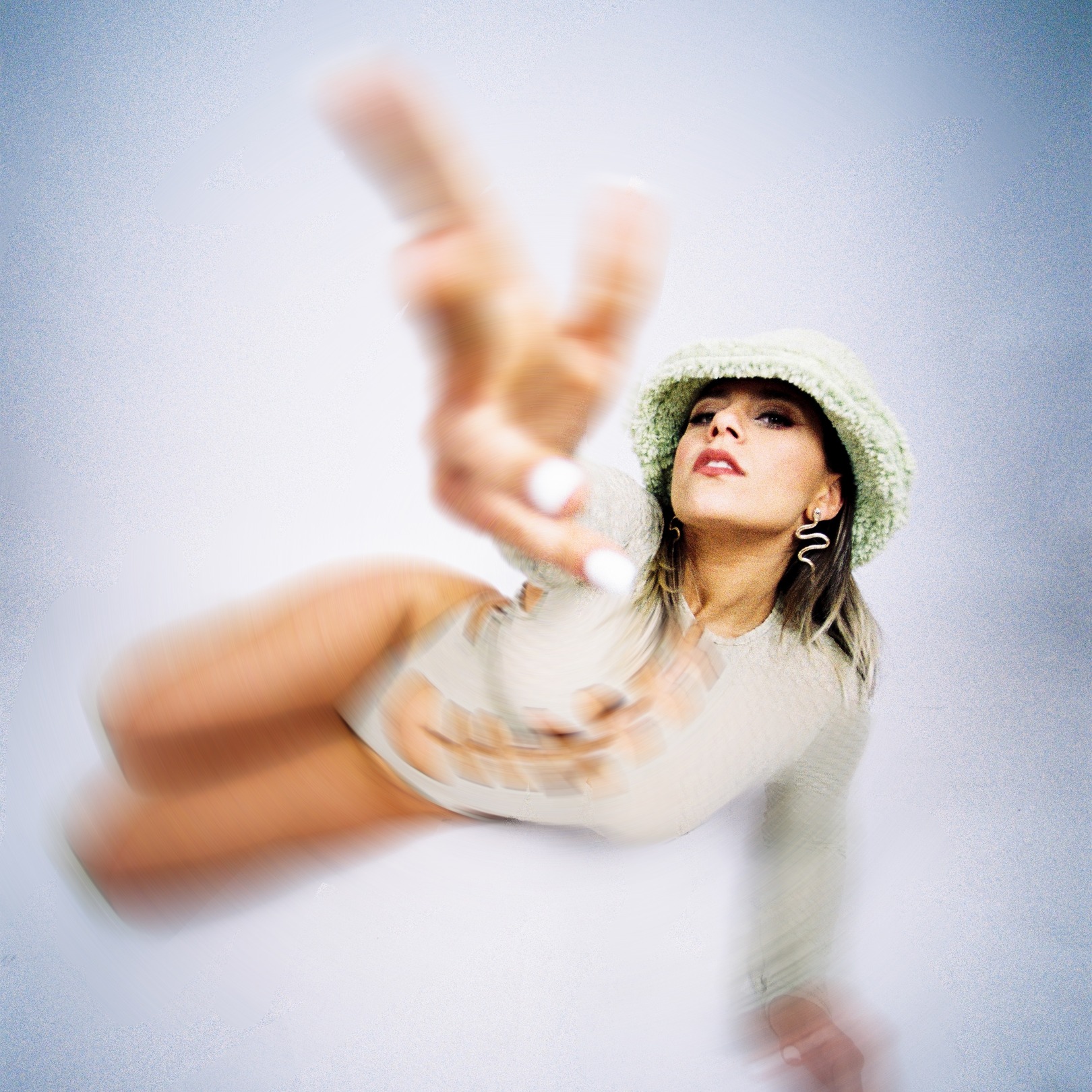 ELISHIA releases a bubbly new track called “Flex”