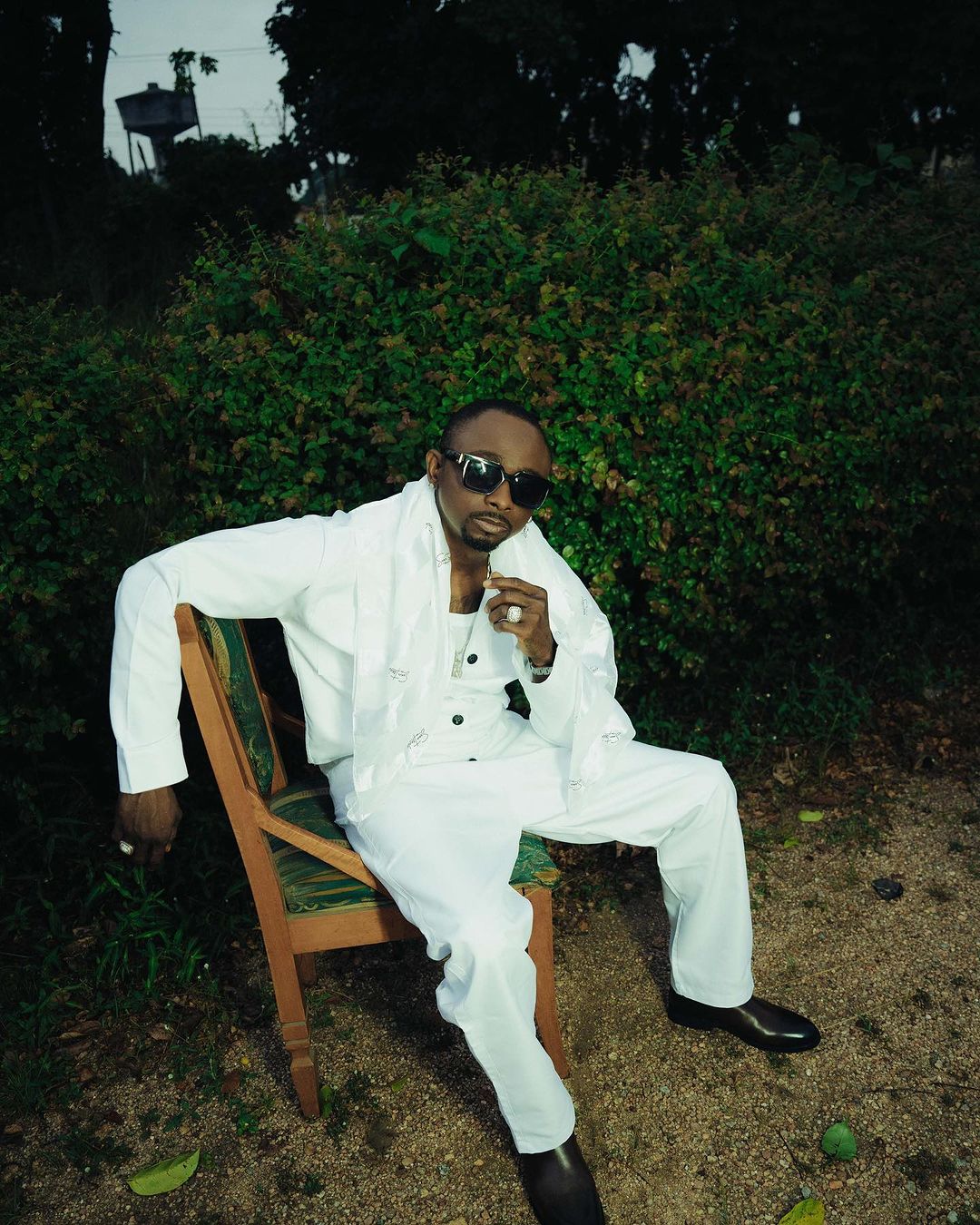 Sean Tizzle shares new visuals for “Time & Season”