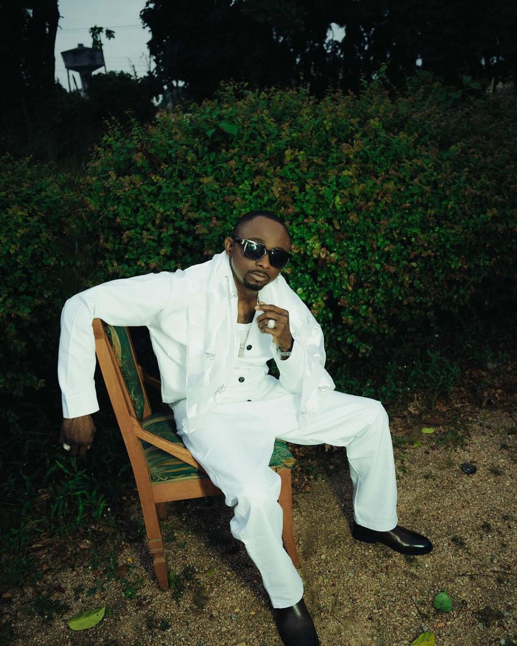 Sean Tizzle shares new visuals for “Time &&nbsp;Season”