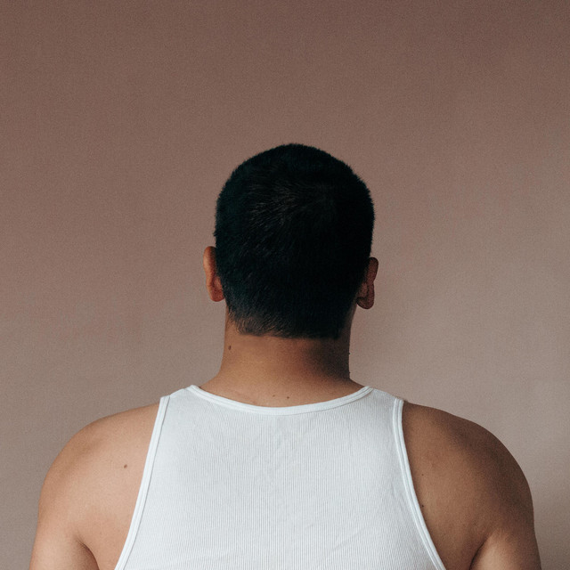 Téo Amo drops a breezy dance tune called “Feel It”