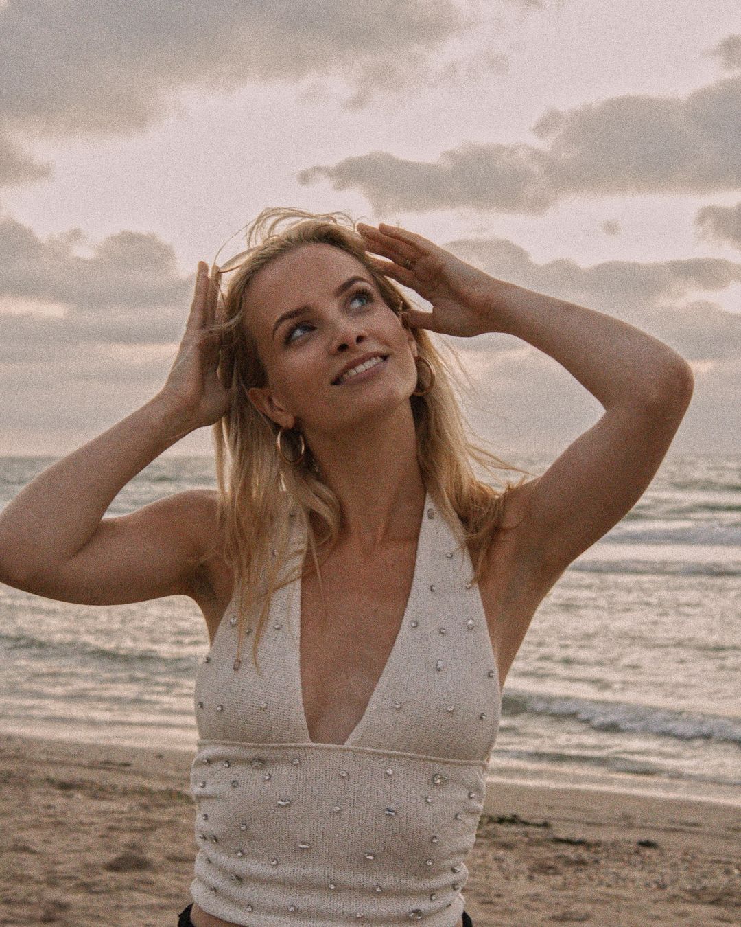 Pop singer OLIVIA delivers “Paper Hearts”, her latest single