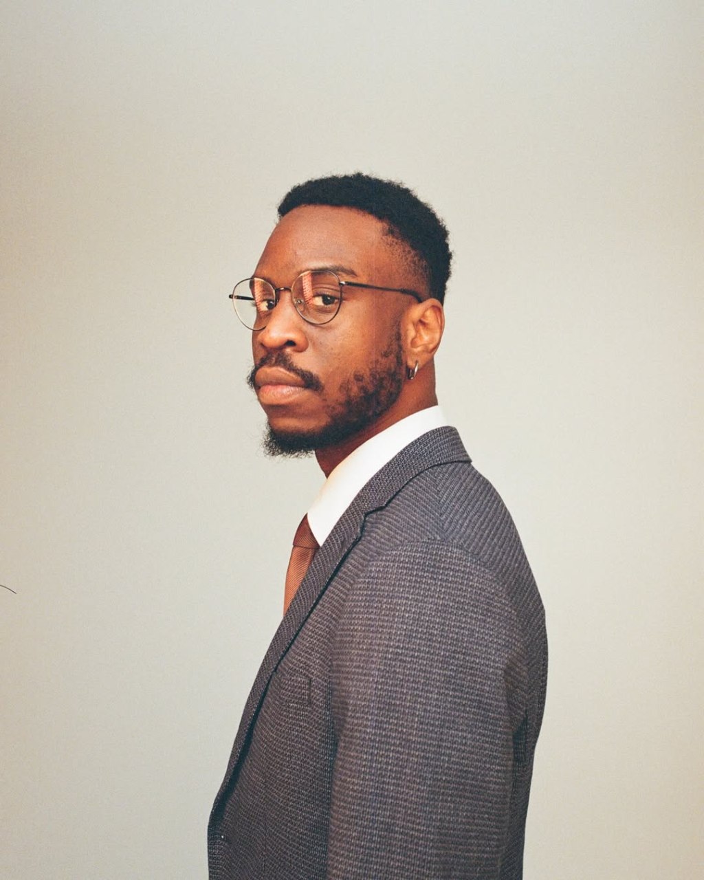 3kene reveals elegant visuals for his soothing track “On&nbsp;Brand”