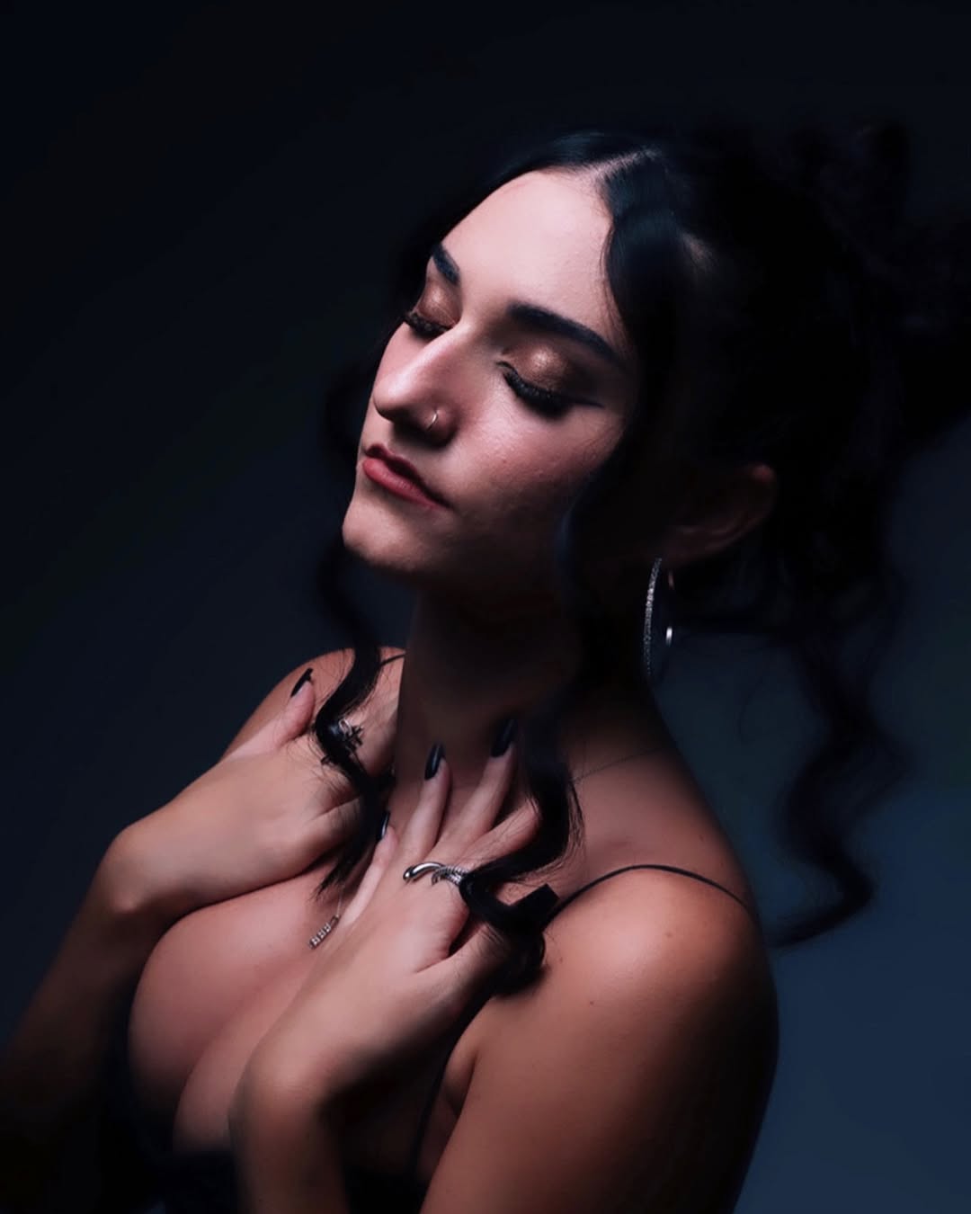 Lily B delivers new house/pop banger, “Sing.”