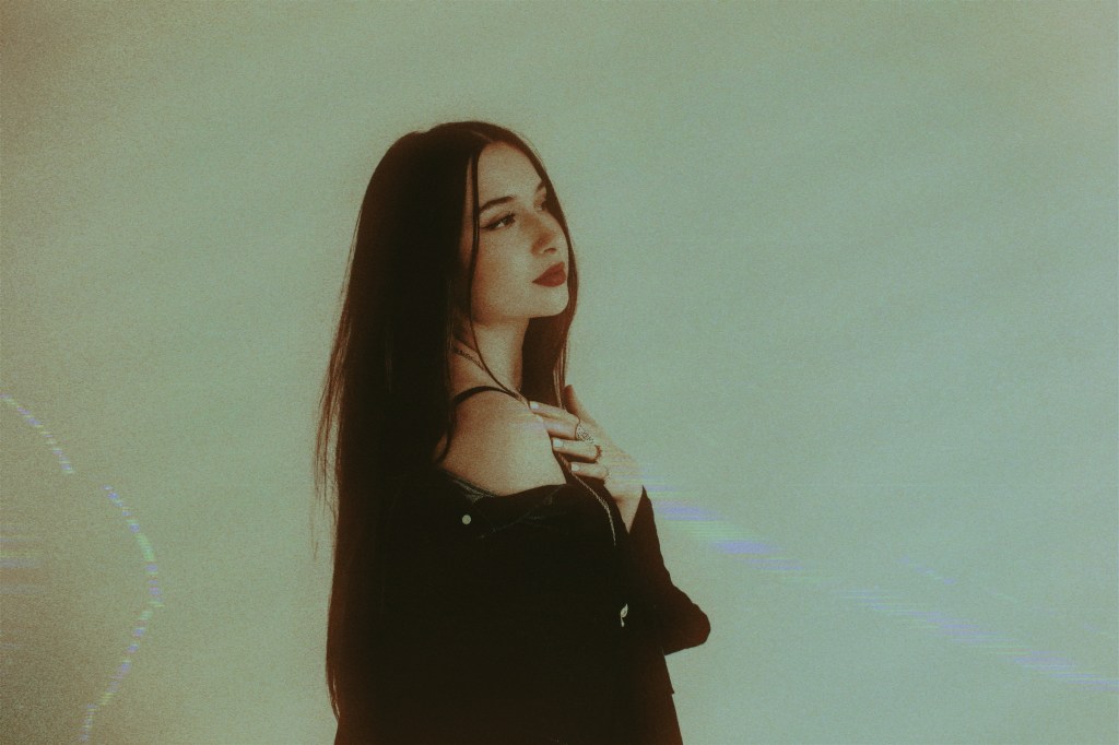 Pop singer Sienna Melgoza serves up new anthem, “CUT”