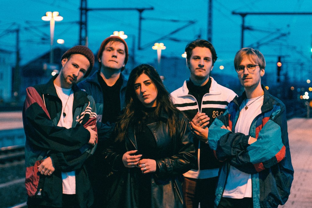 YÆLLEE surrender to “The Fall” in their new&nbsp;song