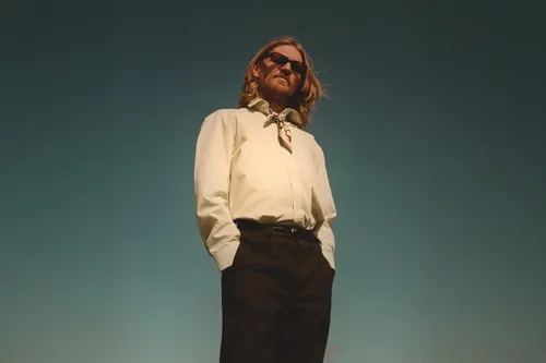 Cinnamon Gum and Max Shrager team up for “Sweet Honey” and “Nothing That I Know”: listen