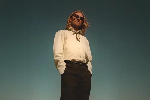 Cinnamon Gum and Max Shrager team up for “Sweet Honey” and “Nothing That I Know”:&nbsp;listen