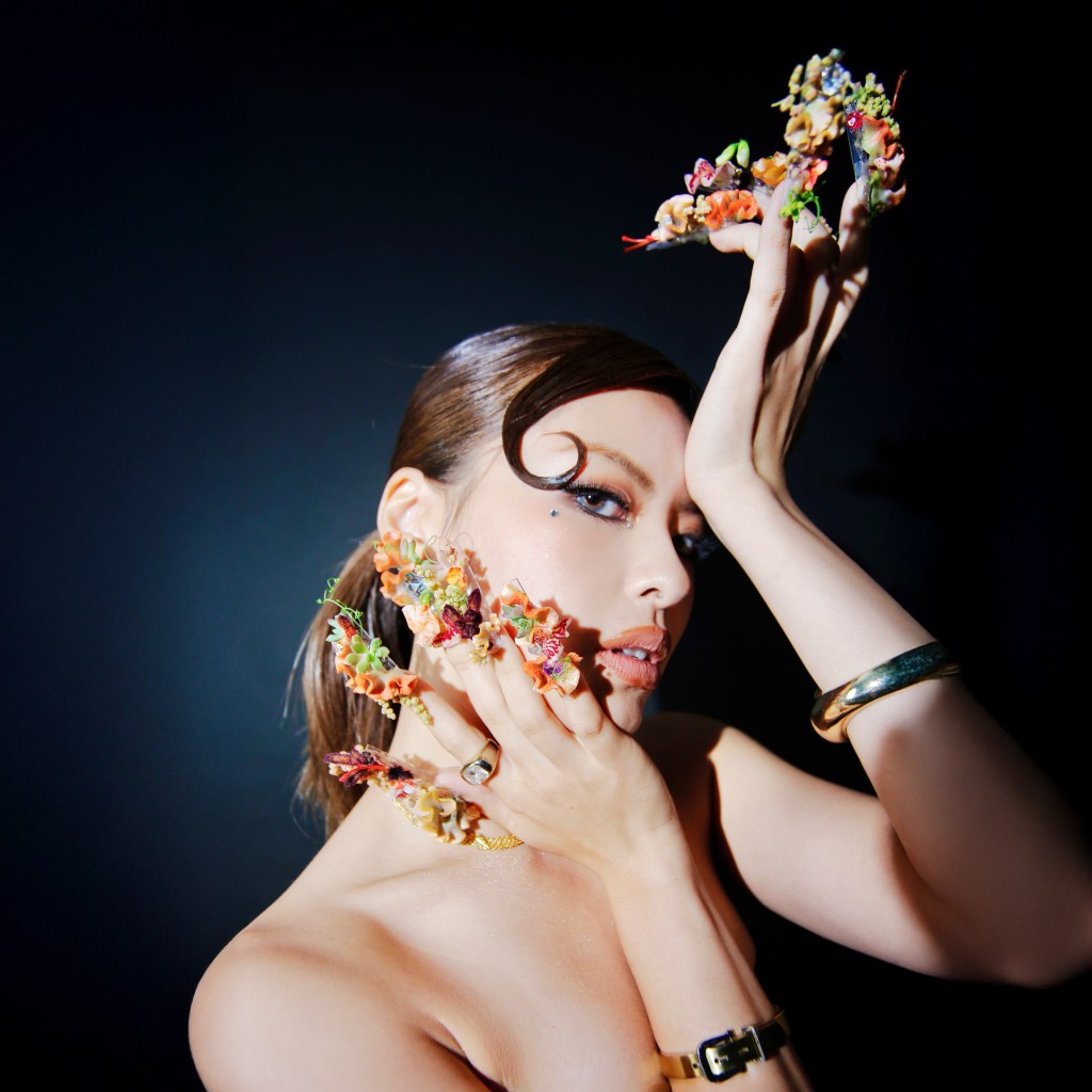 ERIÉ shares debut single, “BYEEE BOY”