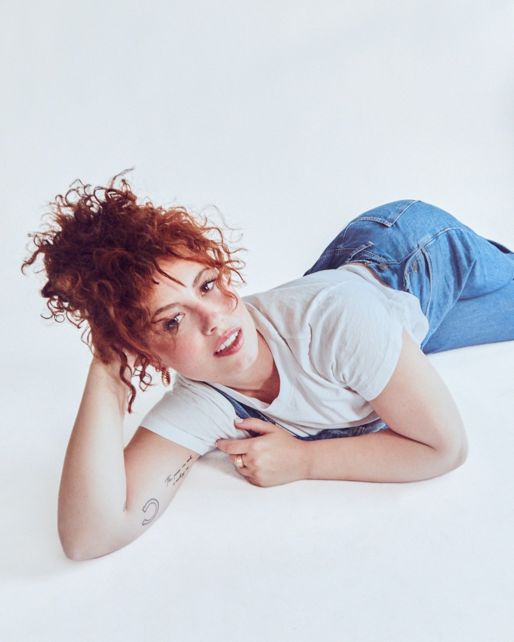 Sara Diamond returns a powerful new single, “Mother”