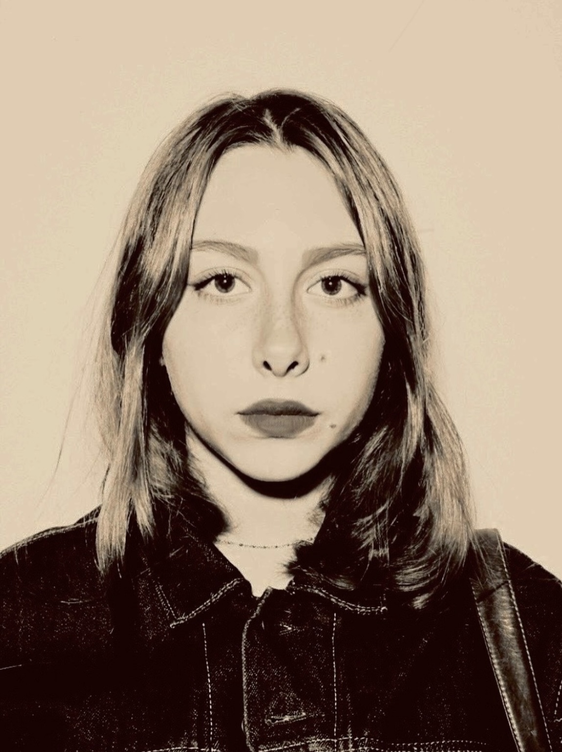 Amelie Lucille shares “Foolove”, her first single of the year