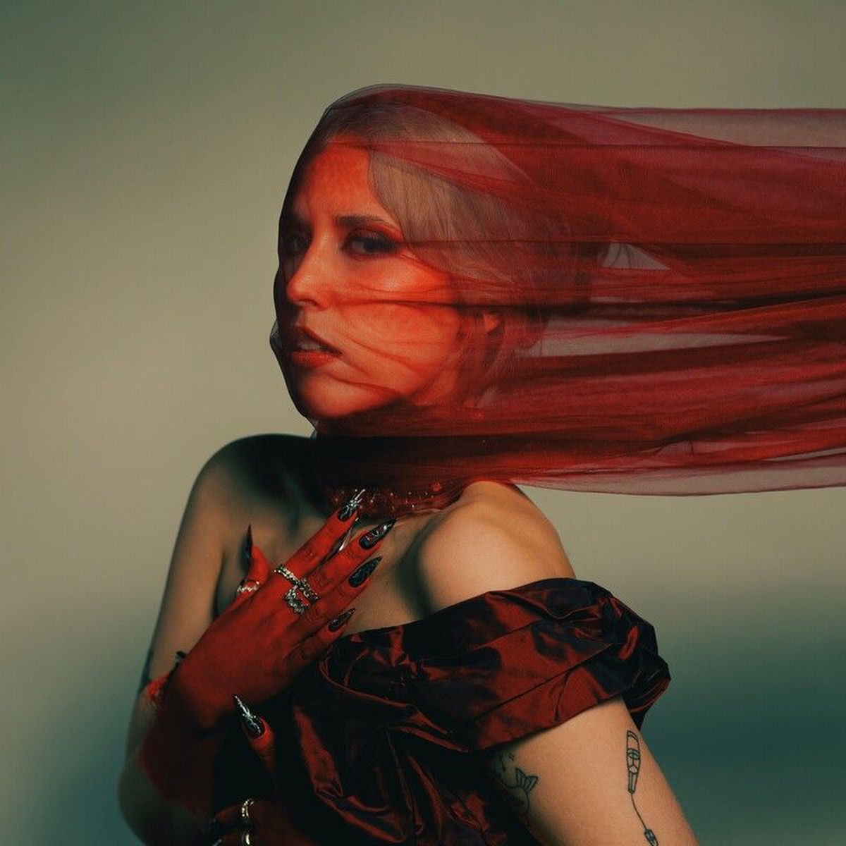 Ellen Benedikston delivers a yearnful and euphoric new tune, “WID4L”